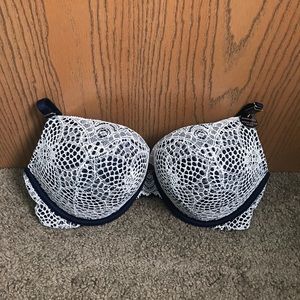 Victoria’s Secret bombshell bra